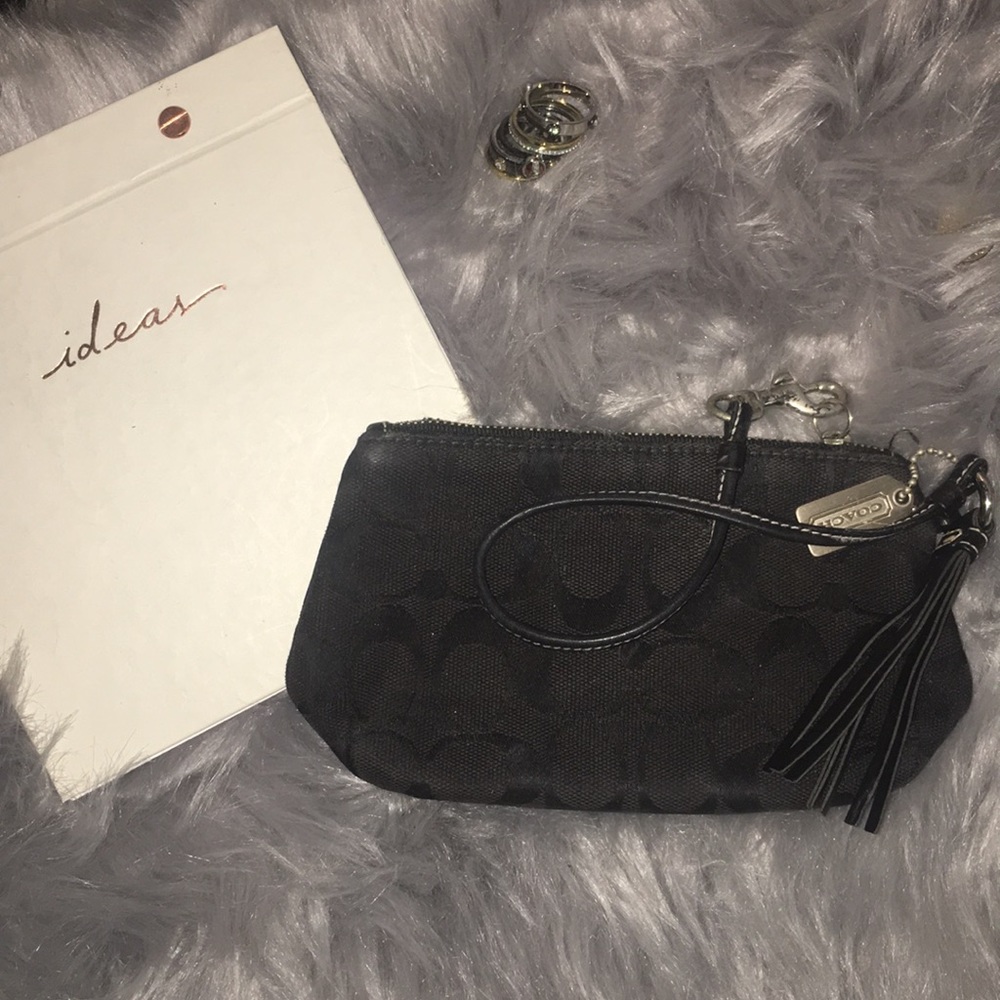 Coach wristlet ✨AUTHENTIC✨